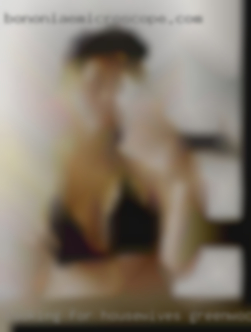 Looking for nother female housewives Greenwood, IN or couple....